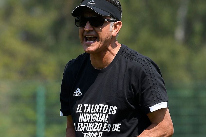 Juan Carlos Osorio entrenando a México