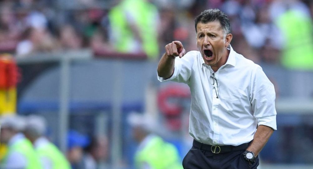 Juan Carlos Osorio dirigiendo a México