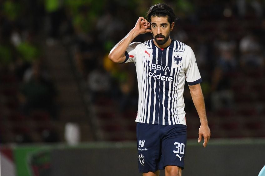 Rodolfo Pizarro durante un partido de Rayados