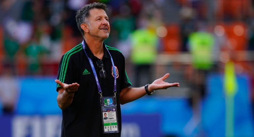 Juan Carlos Osorio previo a un partido de México