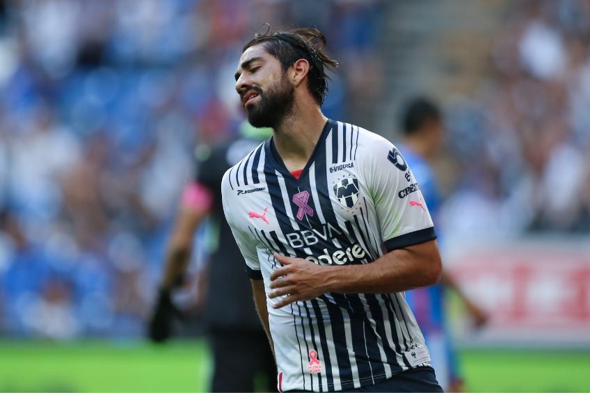 Rodolfo Pizarro durante un partido de Rayados