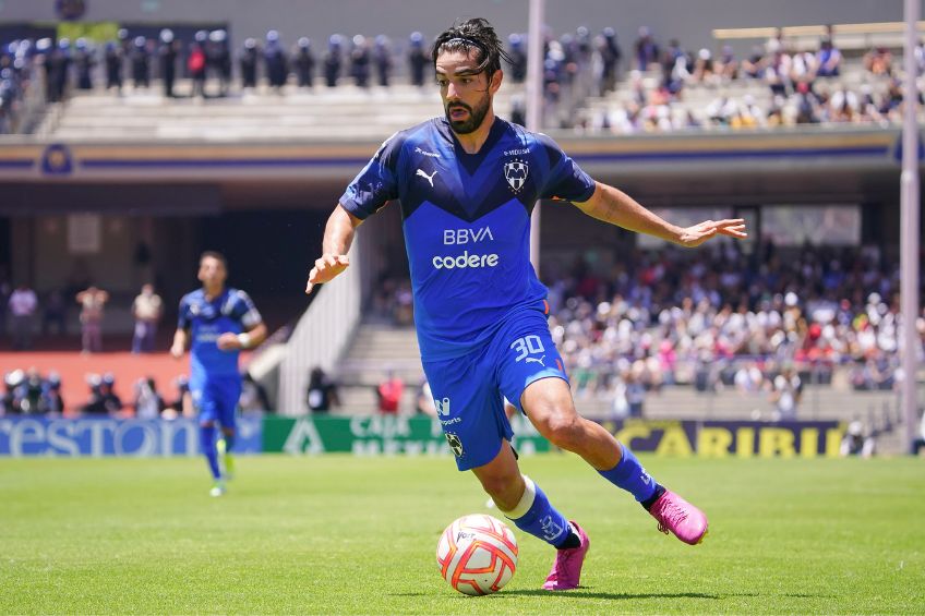 Rodolfo Pizarro durante un partido de Rayados