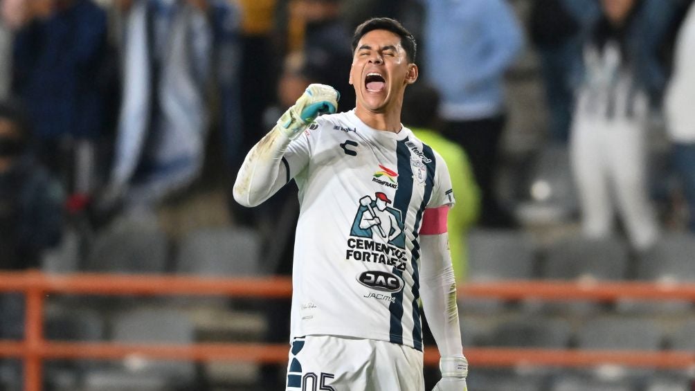 Ustari celebrando un gol de Pachuca 