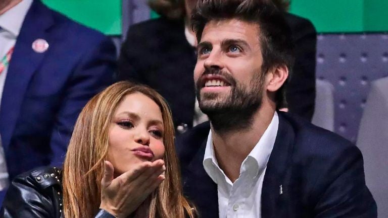 Shakira 'persigue' a Piqué