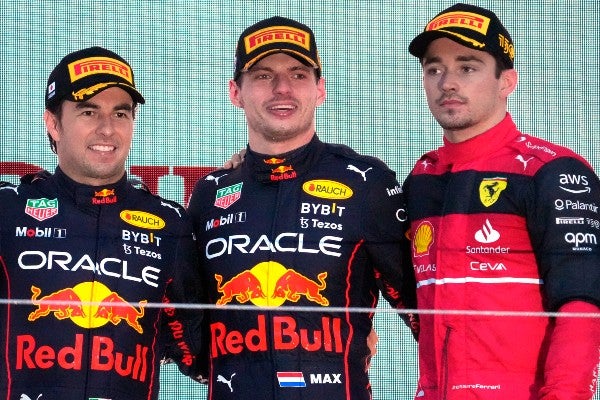 Checo Pérez, Max Verstappen y Charles Leclerc