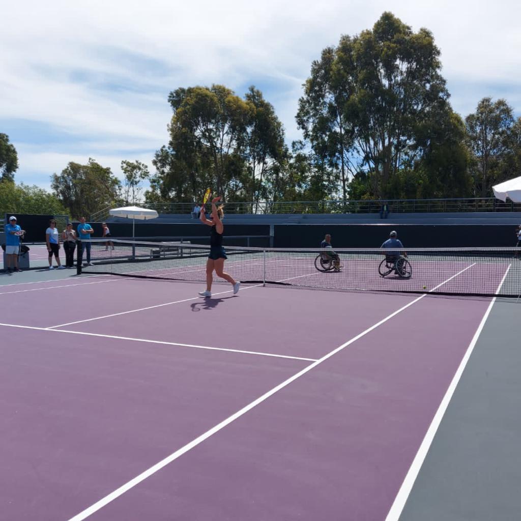 Dabrowski peloteando con Tito y Sergio 