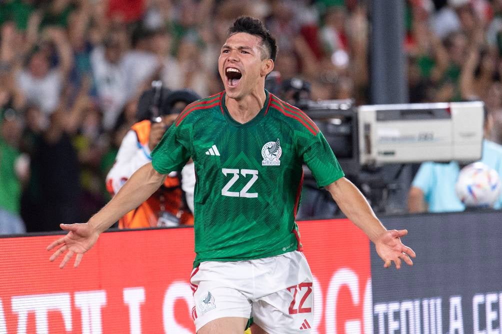 Hirving Lozano festeja un gol con el Tri