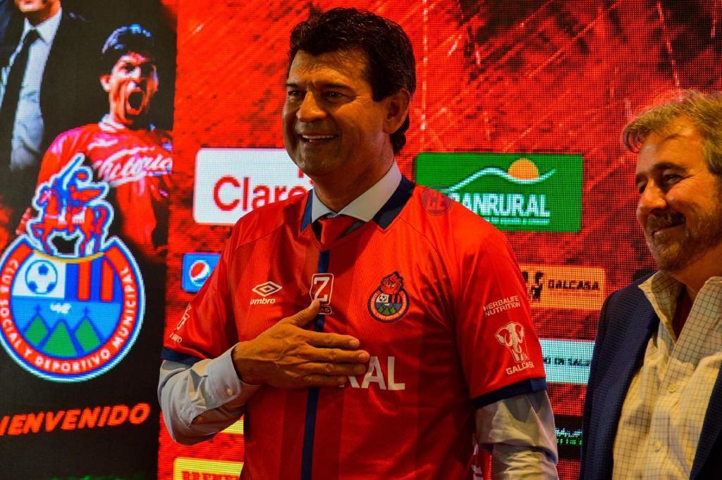 Cardozo en su presentación con el Municipal 