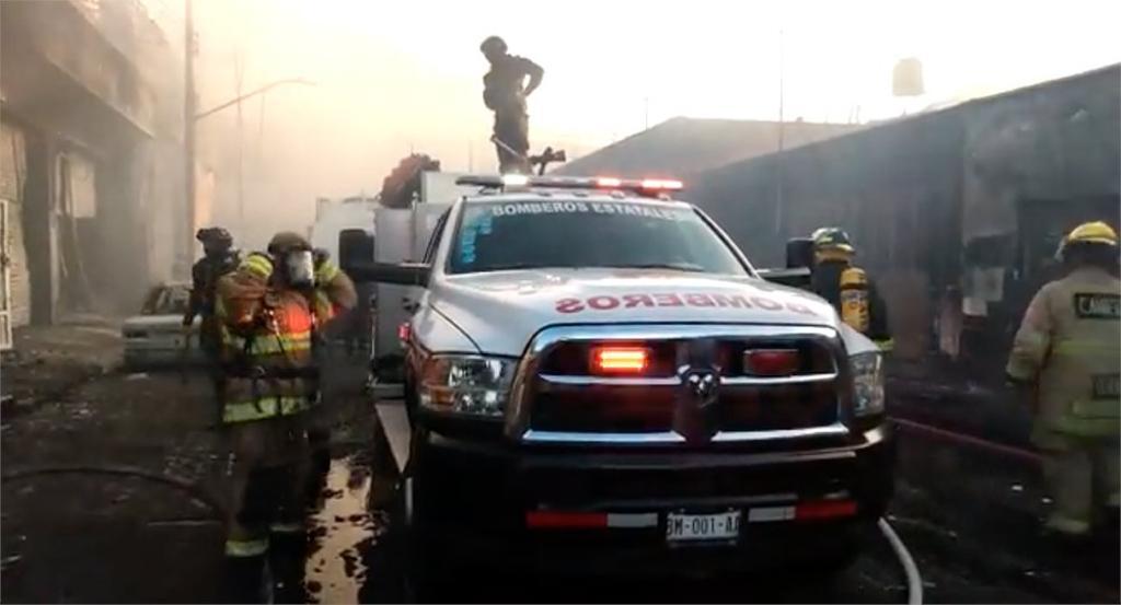 Bomberos en la zona del accidente 