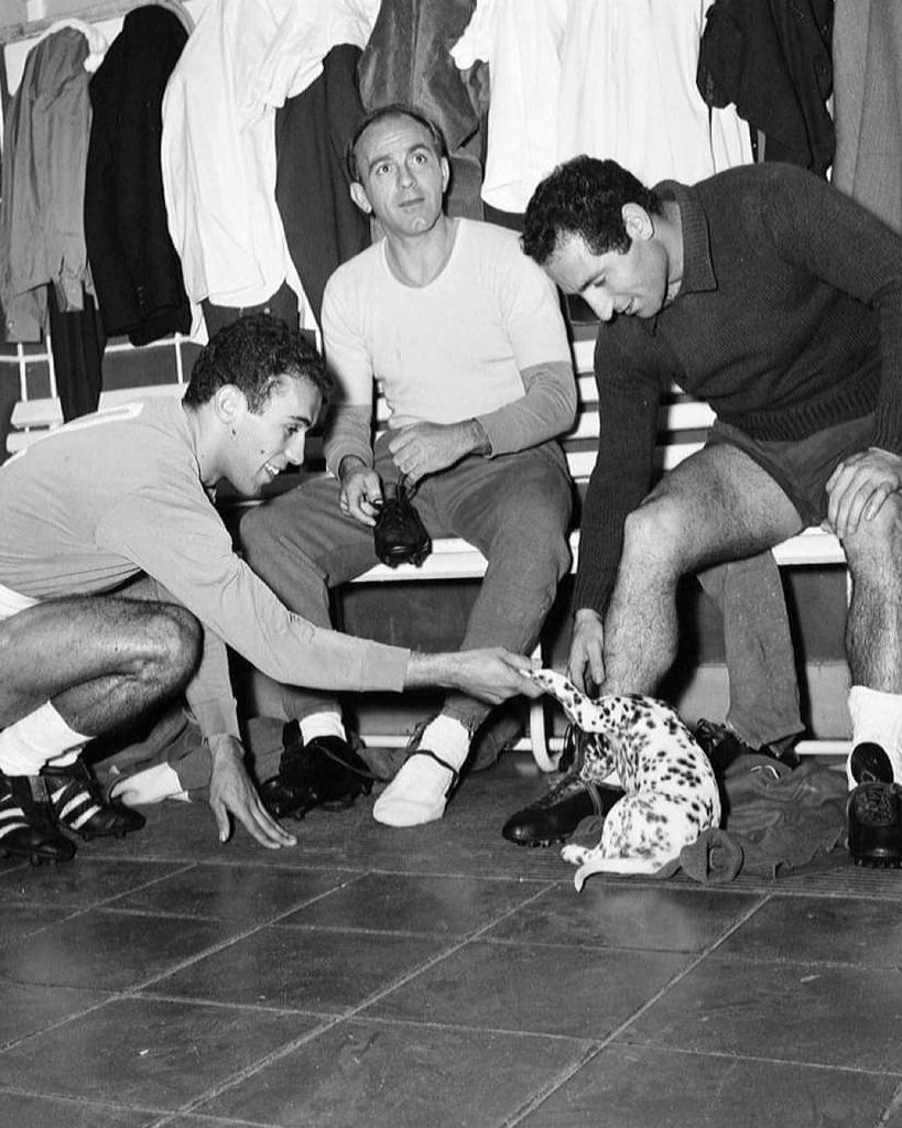 Di Estéfano y Paco Gento en el vestidor del Madrid 