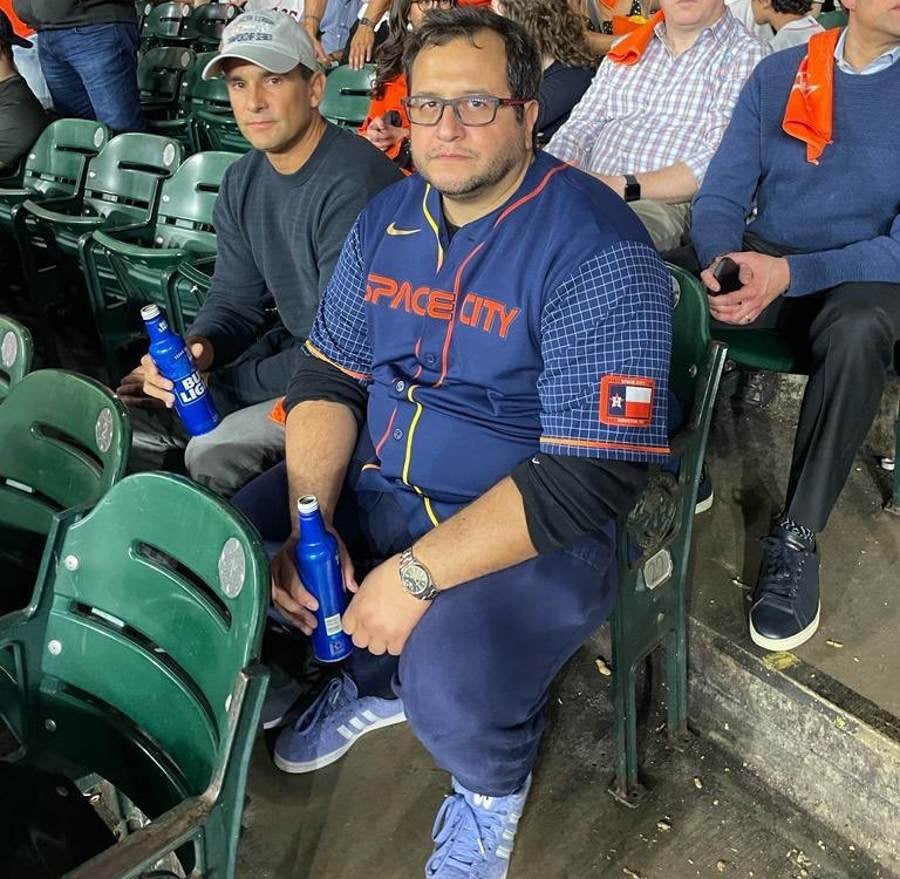 José Ramón López Beltrán en el Minute Maid Park