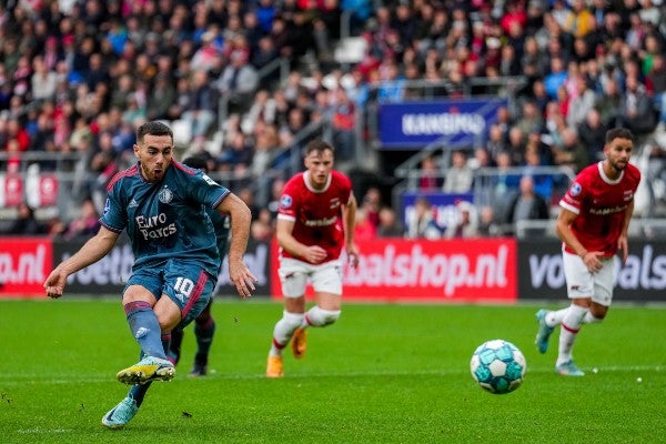 Orkun Kökçü en acción con el Feyenoord