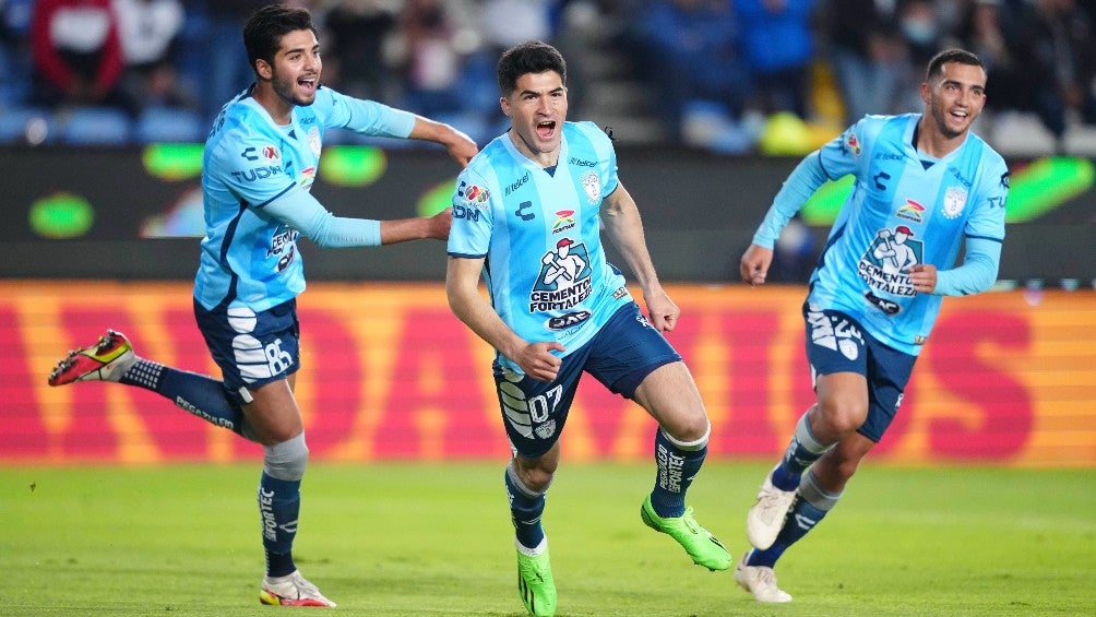 Nico Ibáñez celebra con Pachuca