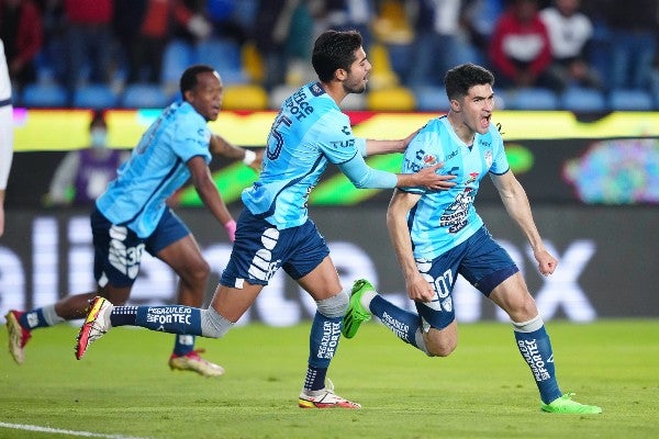 Nico Ibáñez celebra con Pachuca