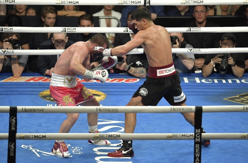 Canelo en su pelea vs Bivol