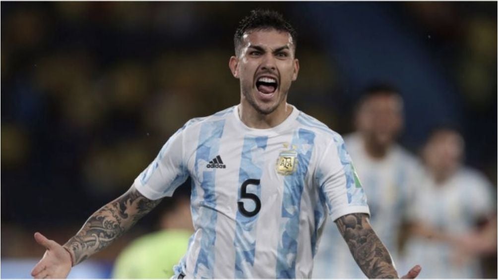 Paredes celebra gol con Argentina