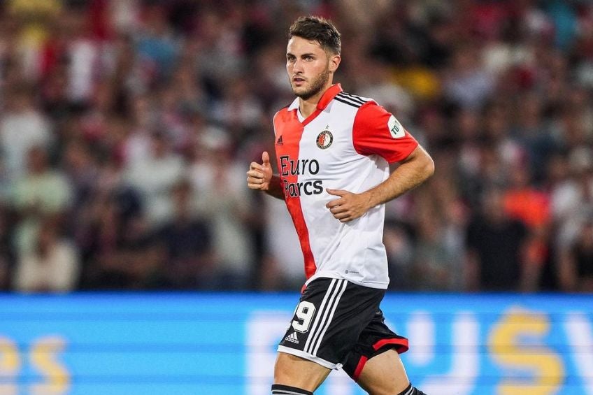 Santiago Giménez durante un partido del Feyenoord