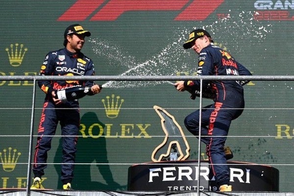 Checo Pérez y Max Verstappen