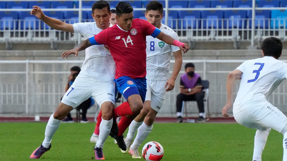 Orlando Galo durante un duelo amistoso con Costa Rica