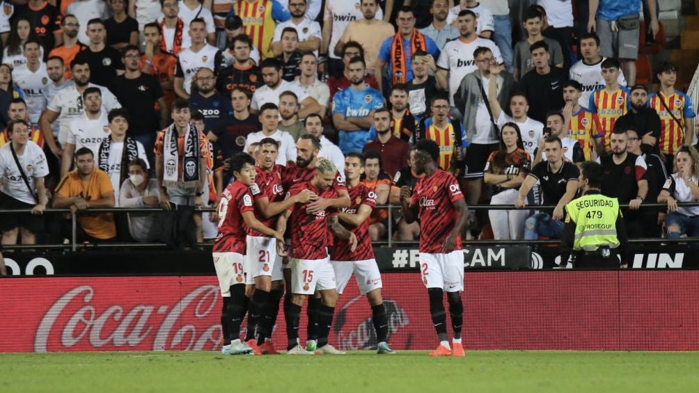 Los jugadores celebran el gol del empate