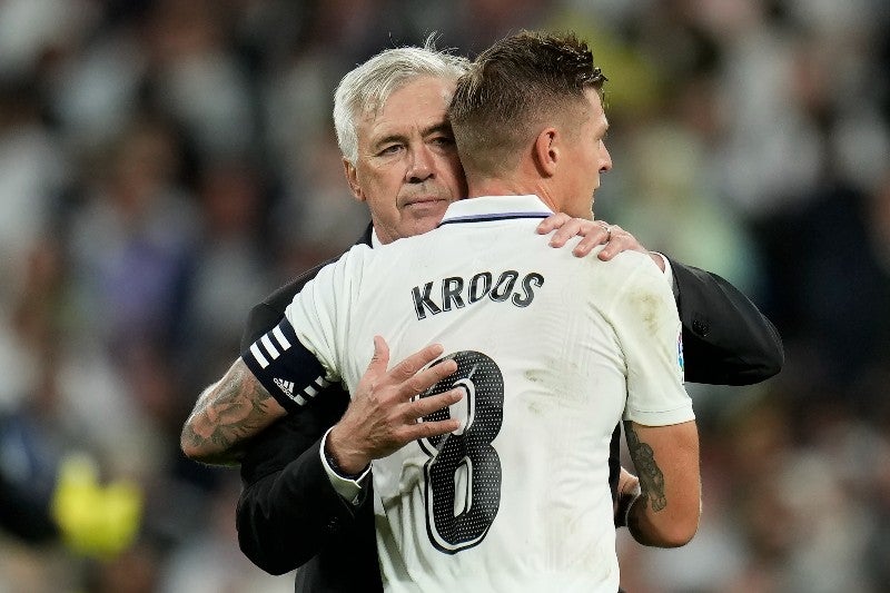 Toni Kroos con Carlo Ancelotti