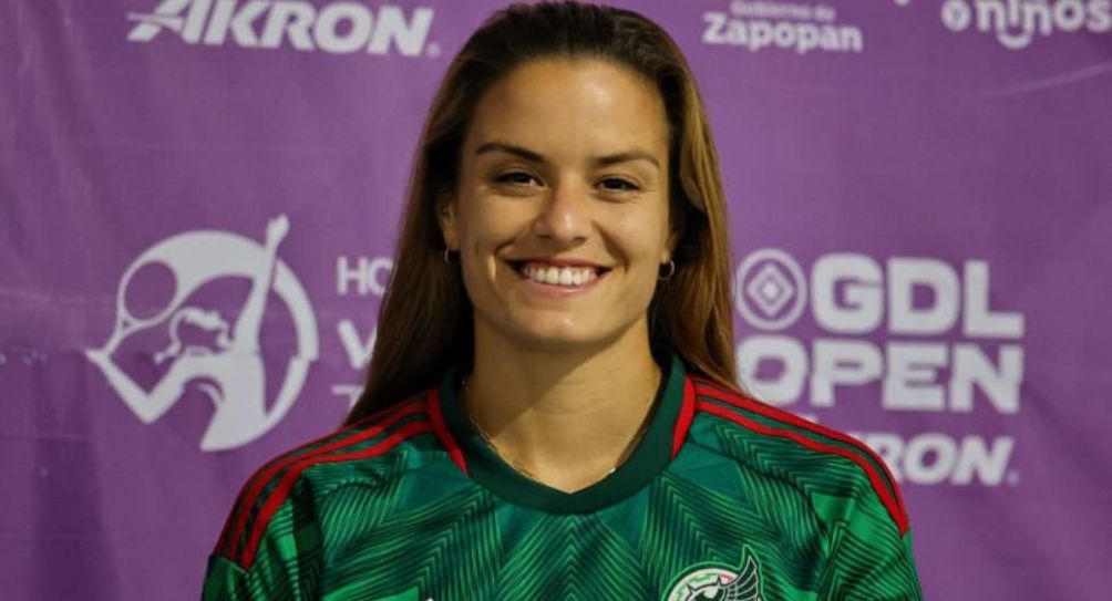 Maria Sakkari con el jersey de la Selección Mexicana