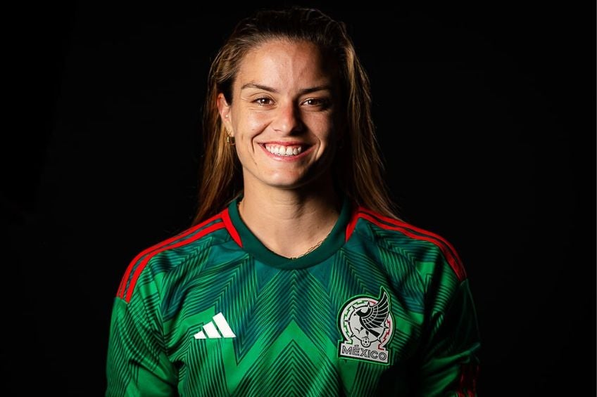 Maria Sakkari con el jersey de la Selección Mexicana