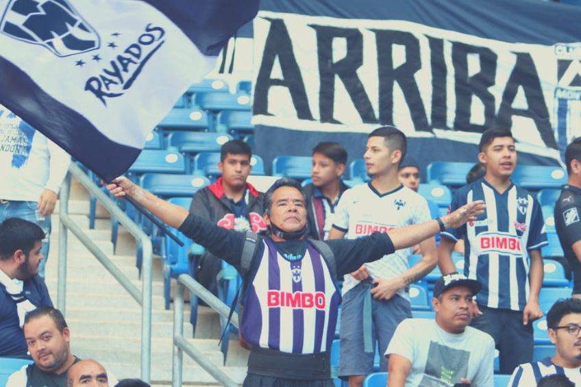 Aficionados de Rayados en un entrenamiento