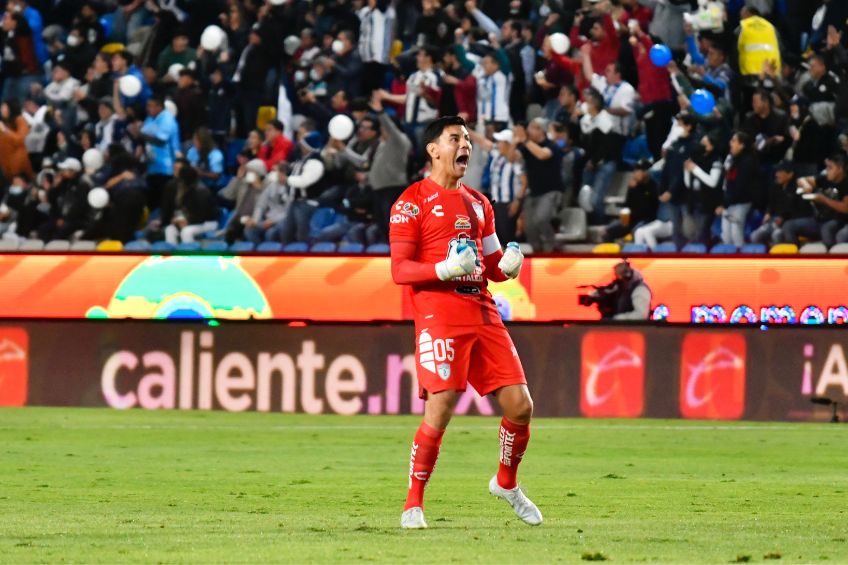 Óscar Ustari durante un partido de Pachuca