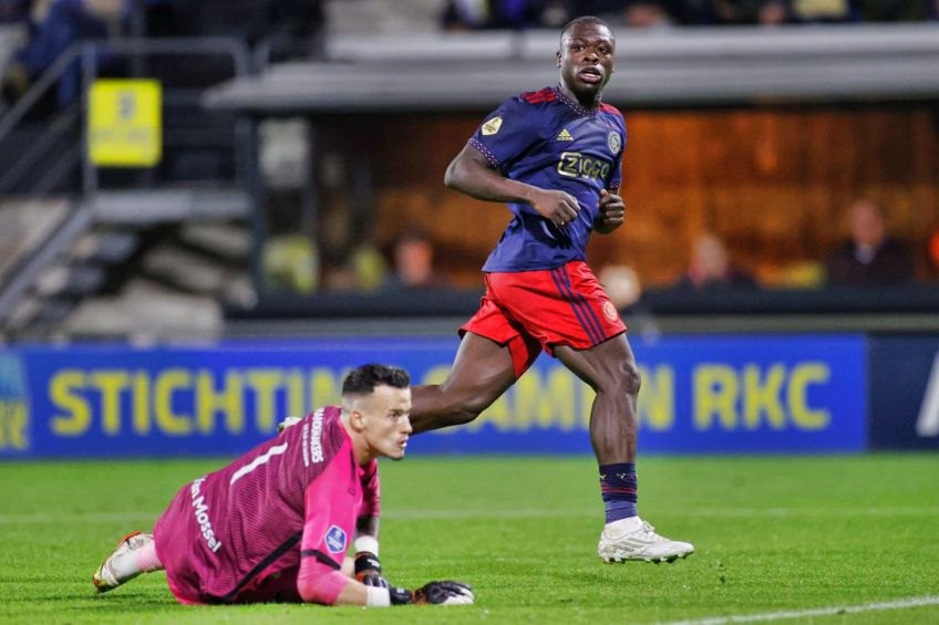 Brian Brobbey durante un partido del Ajax