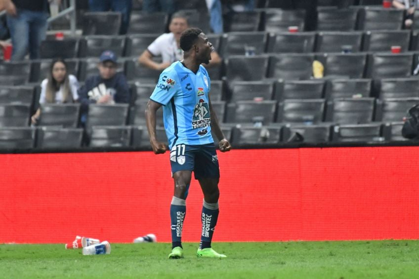 Avilés Hurtado festejando un gol