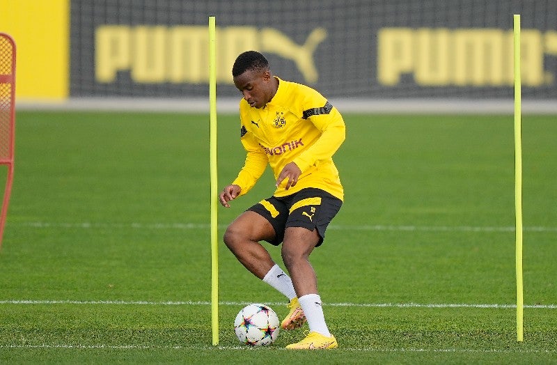 Youssoufa Moukoko en entrenamiento con el Borussia Dortmund