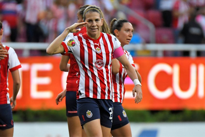 Alicia Cervantes festejando un gol