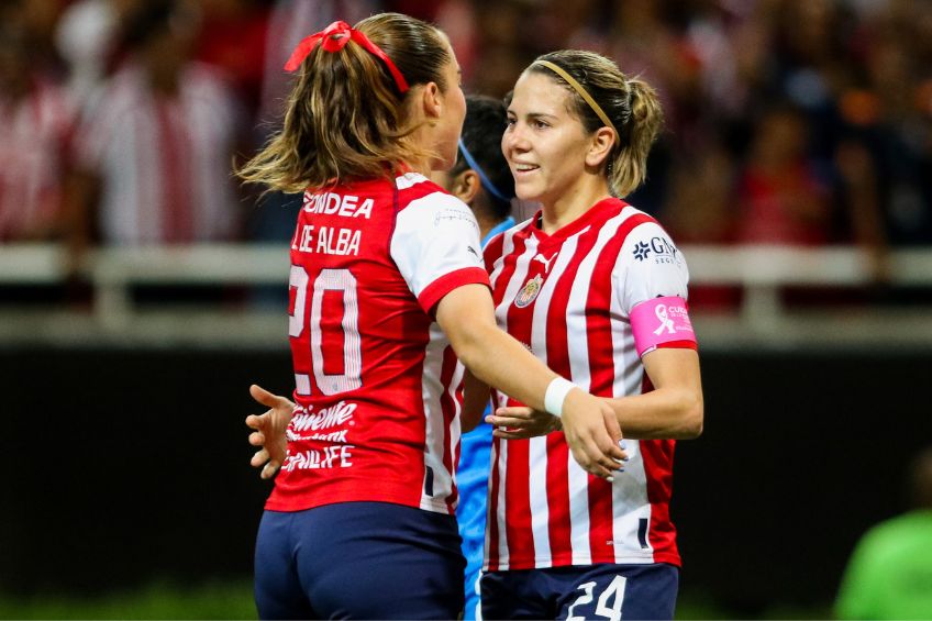 Alicia Cervantes festejando un gol