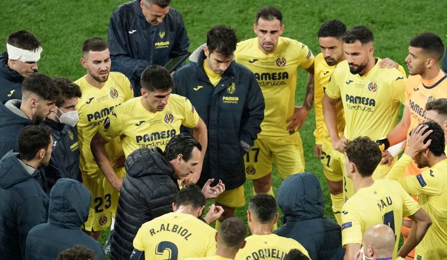 Emery da charla a jugadores del Villarreal