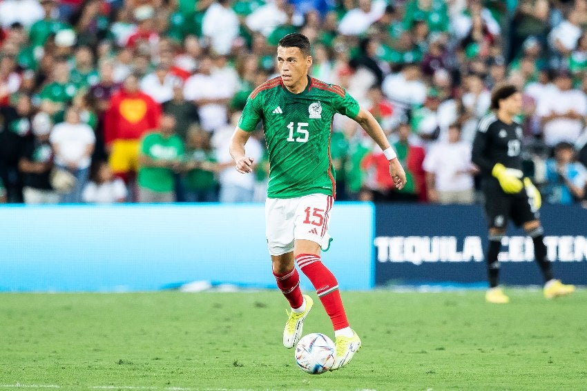 Héctor Moreno en un partido de México