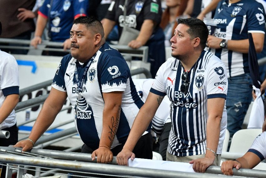 Aficionados en el Gigante de Acero