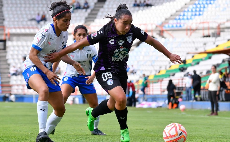 Charlyn Corral en juego ante Rayadas