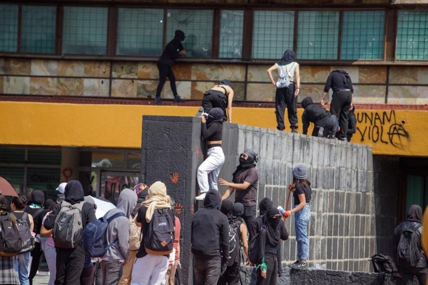 Manifestación en la explanada de Rectoría de la UNAM