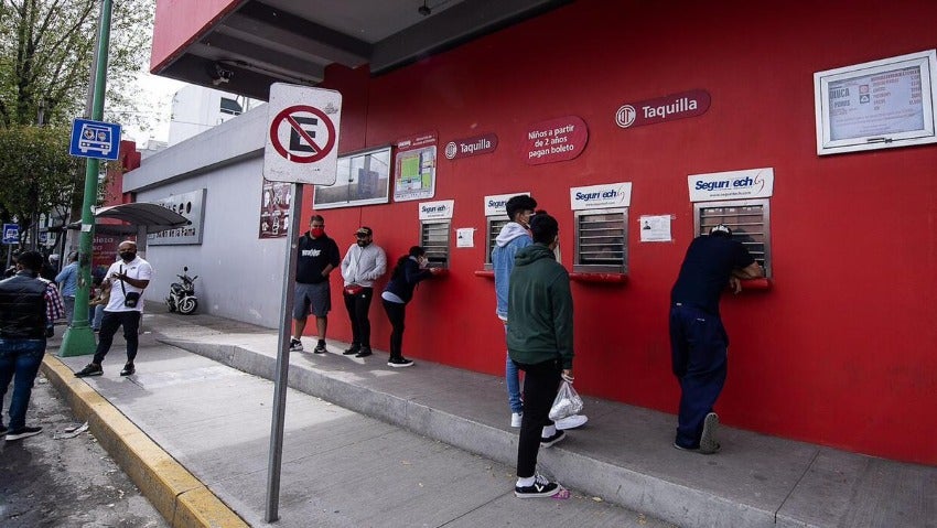 Filas en la taquilla del Nemesio Díez