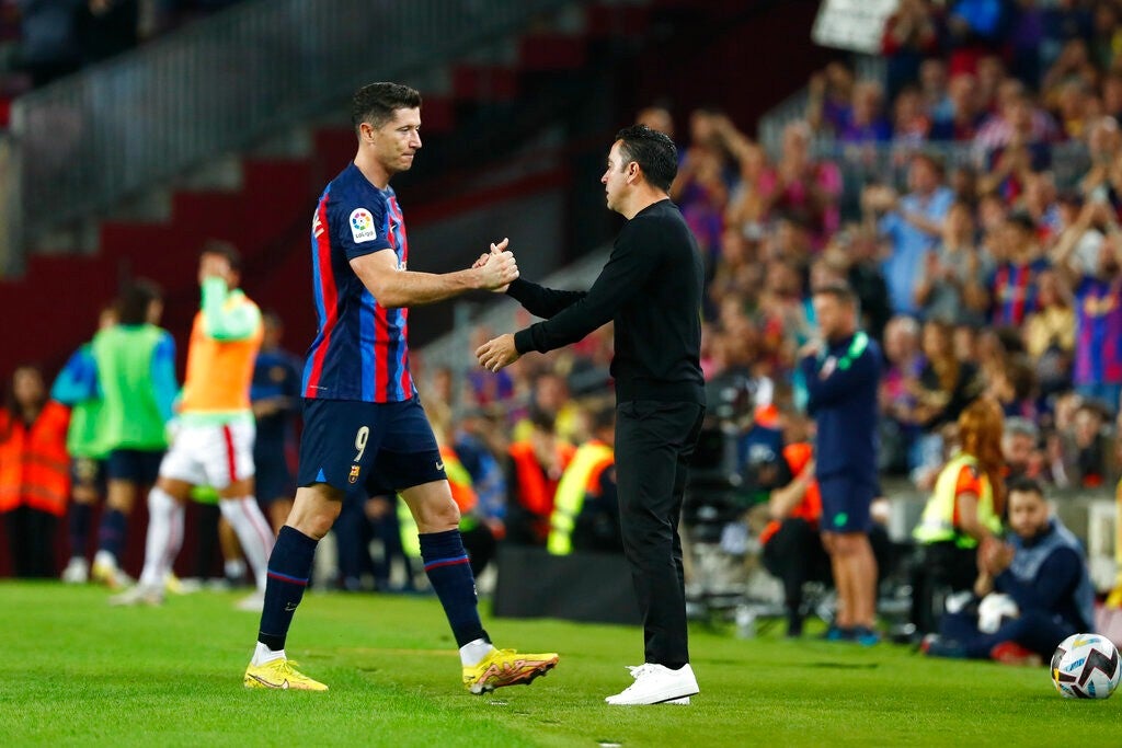 Lewandowski junto a Xavi Hernández