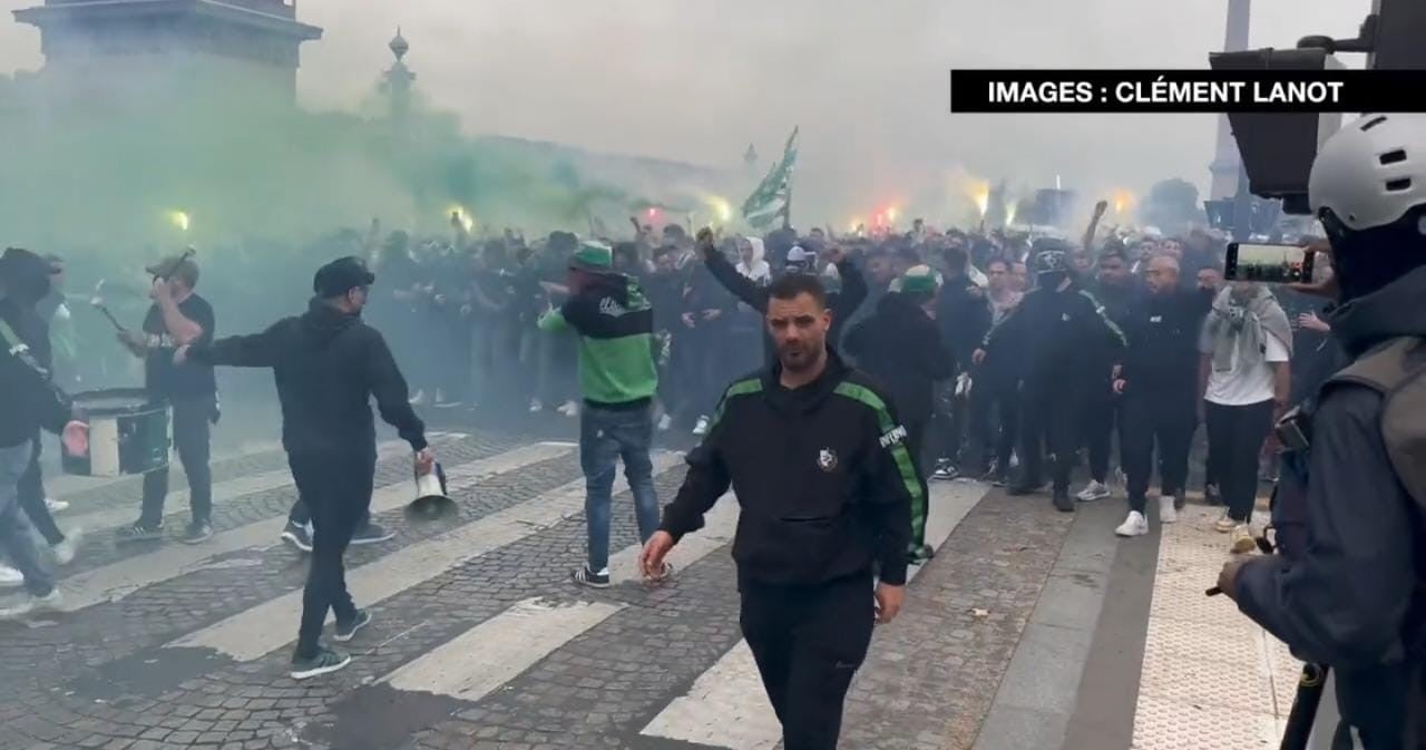 Ultras del Macabí Haifa se hicieron presente en los Campos Elíseos