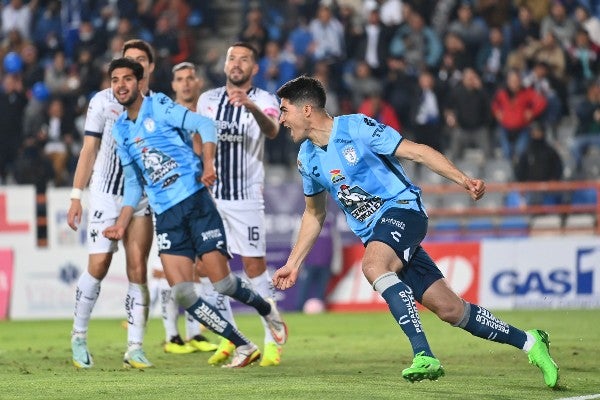 Nico Ibáñez celebra con Pachuca