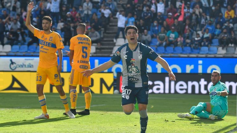 Nicolás Ibáñez celebra su primer gol del juego