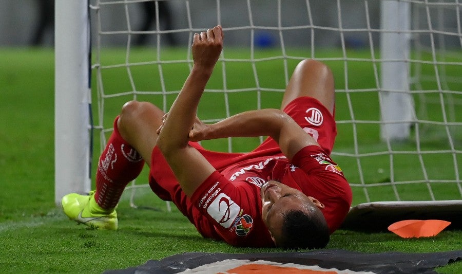 El zaguero salió lesionado de la Semifinal