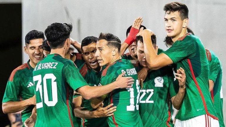 l Tri celebrando el gol y la victoria ante Perú