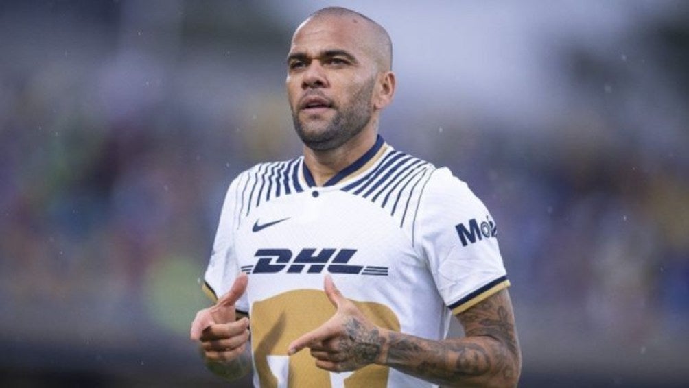 Dani Alves como jugador de Pumas