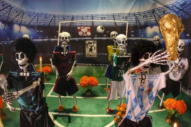 Ofrenda futbolera en el Centro de Puebla