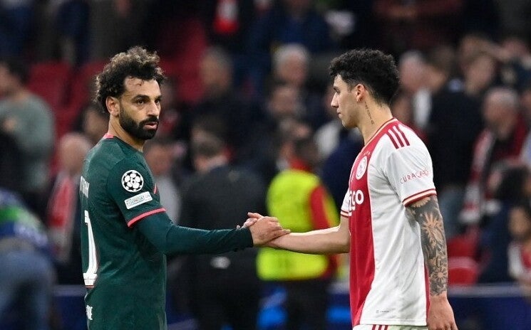 Mohamed Salah junto a Jorge Sánchez