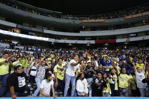 Aficionados de las Águilas en el Azteca